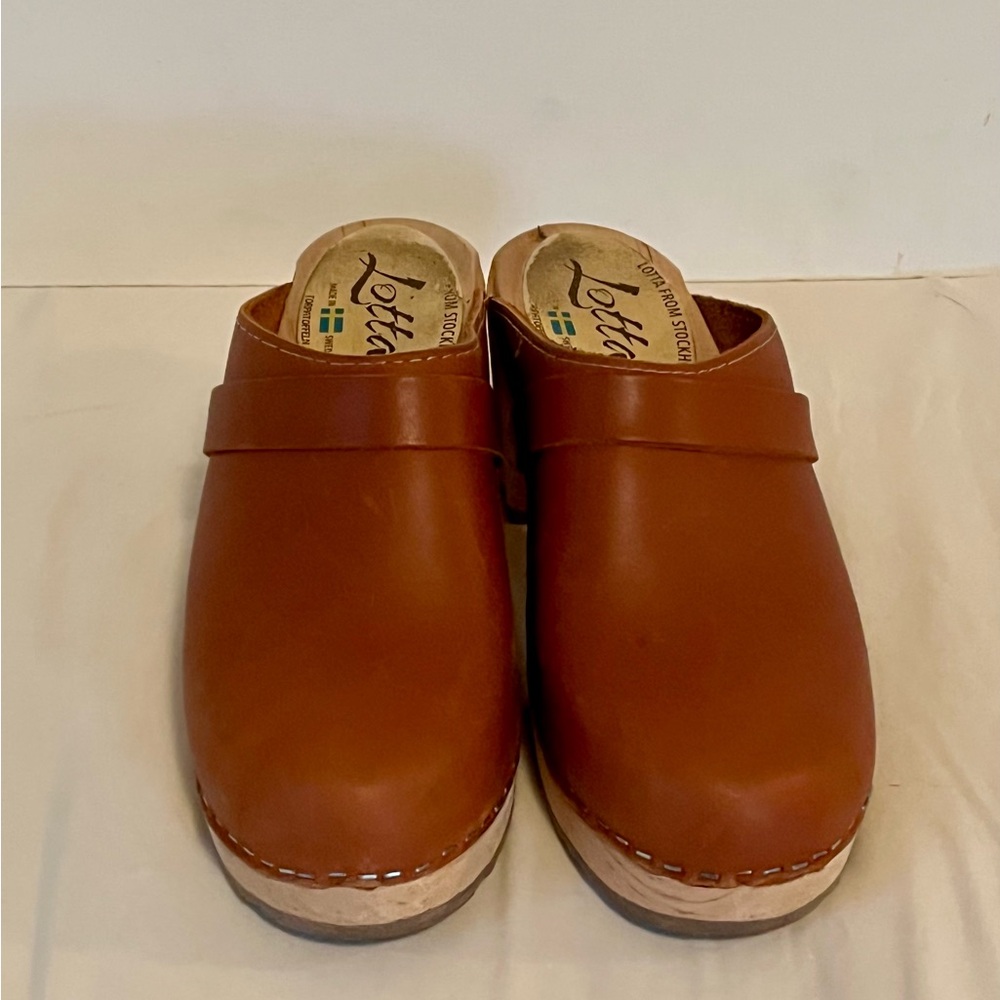 Lotta from Stockholm cinnamon leather clog heels. Cool Brooklyn casual chic.